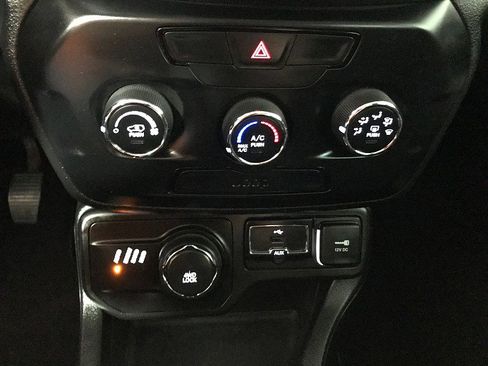 Used 2018 Jeep Renegade Sport w/ Power & Air Group AWD/4WD image 28