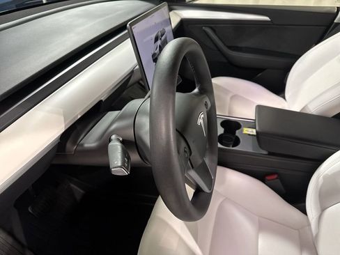 Used 2023 Tesla Model Y Long Range image 22