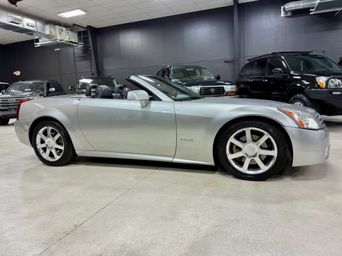 Used 2006 Cadillac XLR image 1