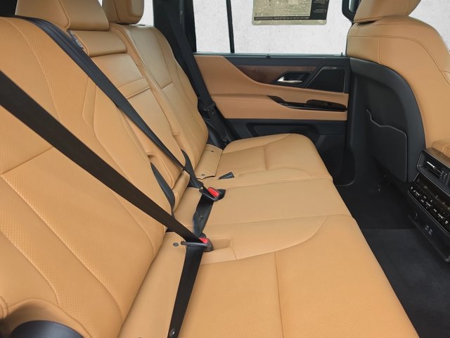 Used 2026 Lexus LX 600 4WD w/ Accessory Package (2T) image 16