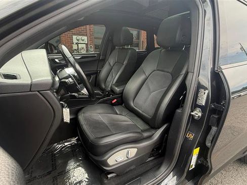 Used 2018 Porsche Macan AWD/4WD image 26