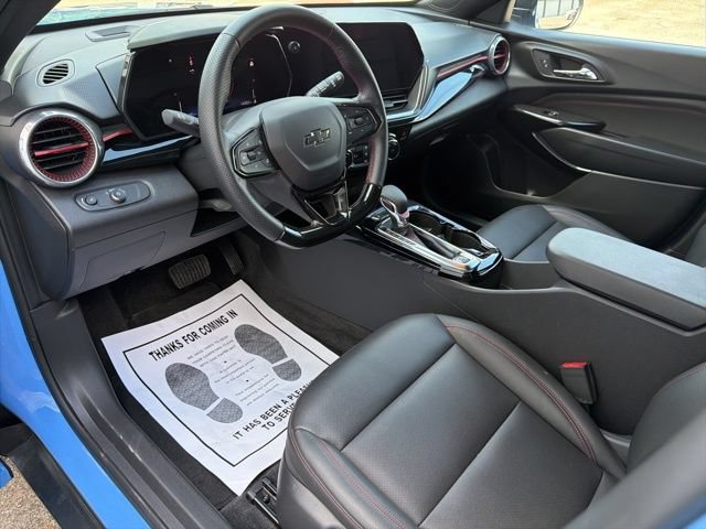 Used 2024 Chevrolet Trax RS w/ Sunroof Package FWD image 19