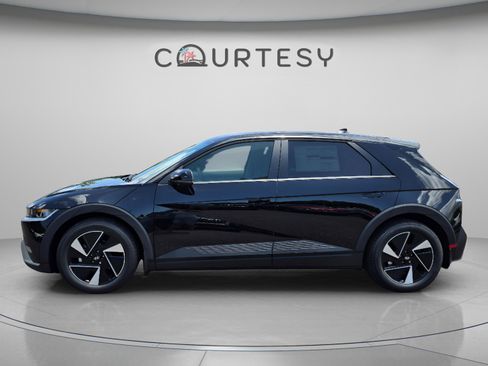 New 2026 Hyundai Ioniq 5 SEL AWD/4WD image 2