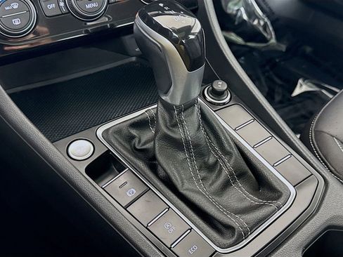 Certified 2022 Volkswagen Jetta SE FWD image 18