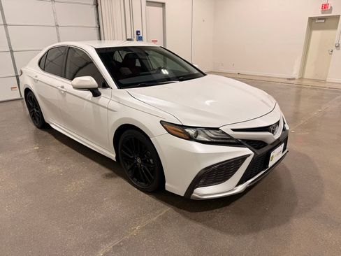 Used 2021 Toyota Camry XSE image 3