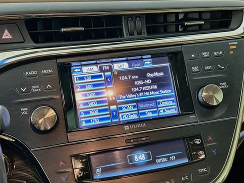 Used 2013 Toyota Avalon Limited w/ Technology Pkg FWD image 21