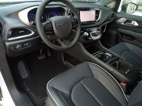 New 2024 Chrysler Pacifica Limited w/ S Appearance Package image 16