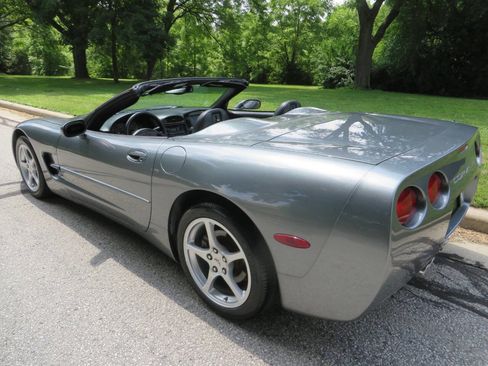 Used 2004 Chevrolet Corvette Convertible w/ Preferred Equipment Group image 4