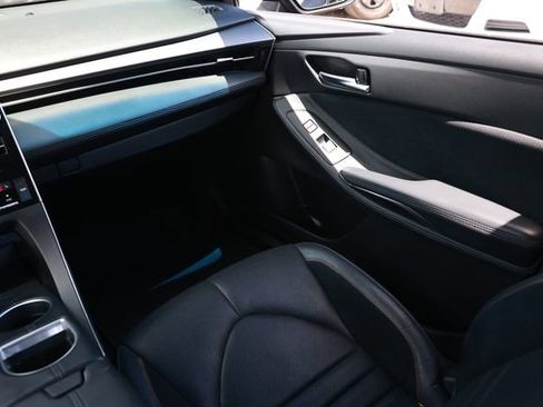 Used 2019 Toyota Avalon Touring FWD image 25