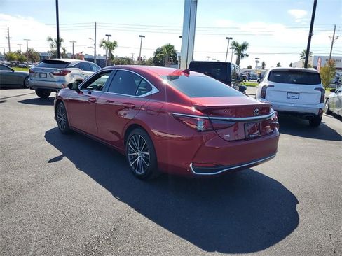 Used 2024 Lexus ES 300h w/ Premium Package image 4