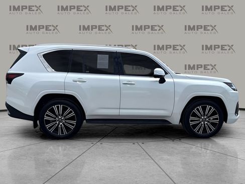 Used 2025 Lexus LX 600 4WD w/ Accessory Package (2T) image 6