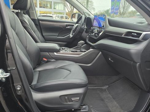 Used 2023 Toyota Highlander Limited AWD/4WD image 12