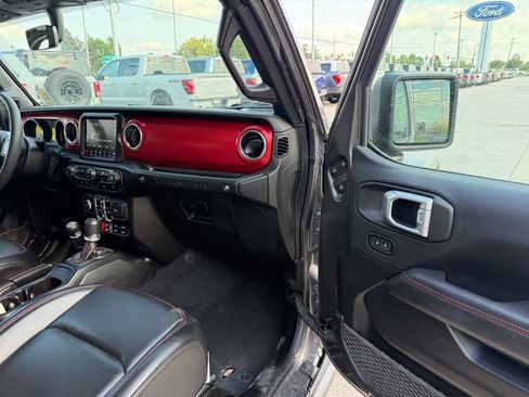 Used 2023 Jeep Wrangler Unlimited Rubicon w/ Dual Top Group AWD/4WD image 12