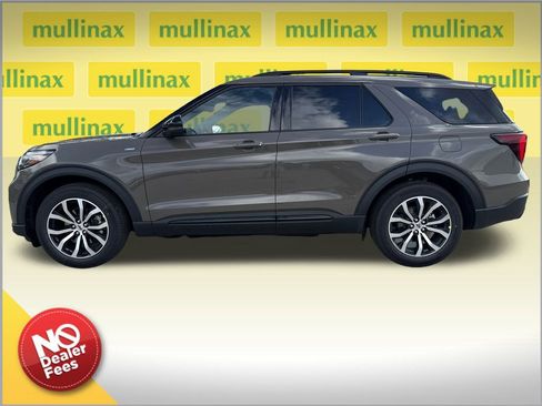 New 2026 Ford Explorer ST-Line image 2