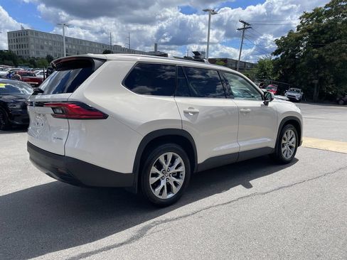 Certified 2024 Toyota Grand Highlander AWD image 8