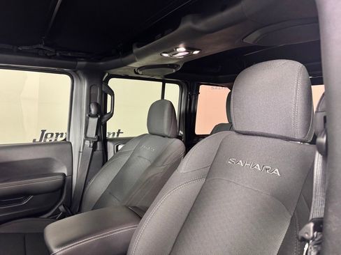 Used 2021 Jeep Wrangler Unlimited Sahara AWD/4WD image 16