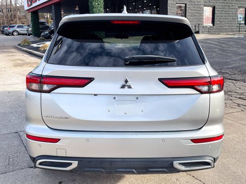 Used 2022 Mitsubishi Outlander ES FWD image 8