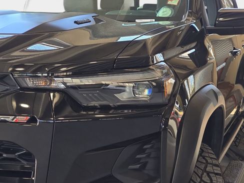 Used 2025 Chevrolet Colorado ZR2 w/ Technology Package AWD/4WD image 34