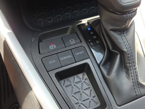 Certified 2025 Toyota RAV4 LE FWD image 24