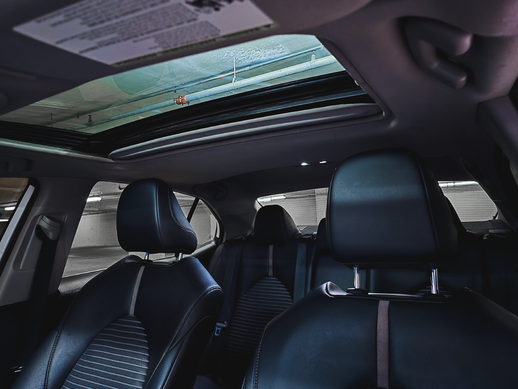 Used 2020 Toyota Camry SE FWD image 19