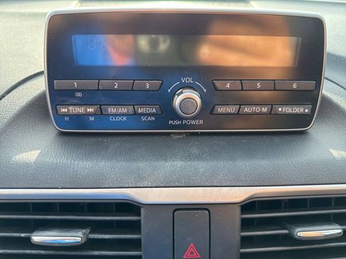 Used 2014 MAZDA MAZDA3 i SV image 24