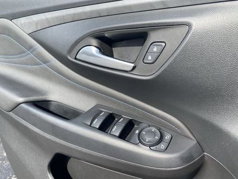 Used 2025 Buick Envista Sport Touring image 16