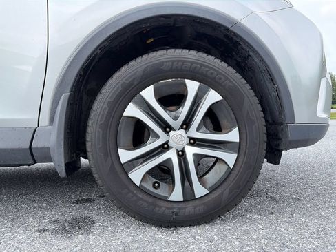 Used 2018 Toyota RAV4 LE w/ All Weather Liner Package AWD/4WD image 28