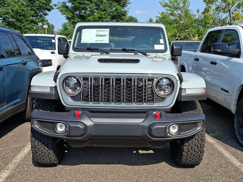 New 2026 Jeep Wrangler Unlimited Rubicon w/ Rockslide Package AWD/4WD image 2