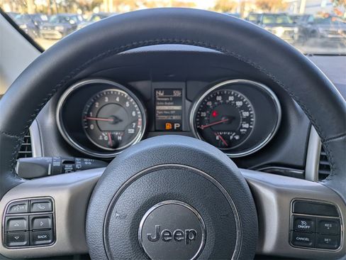 Used 2013 Jeep Grand Cherokee Laredo image 38