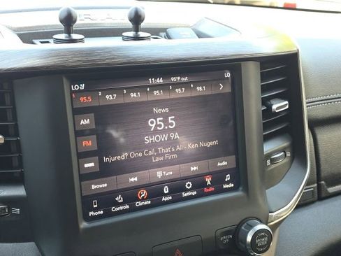 Used 2019 RAM 1500 Laramie AWD/4WD image 34
