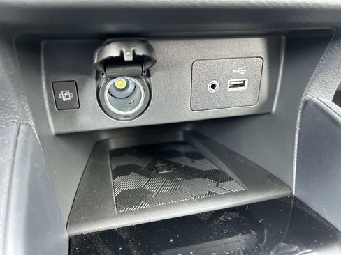 Used 2025 Nissan Versa SV w/ Trunk Package image 31