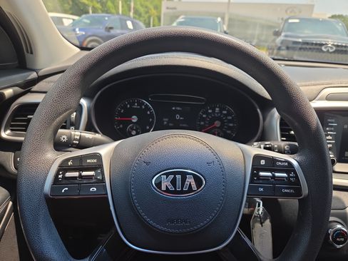 Used 2019 Kia Sorento FWD V6 image 11