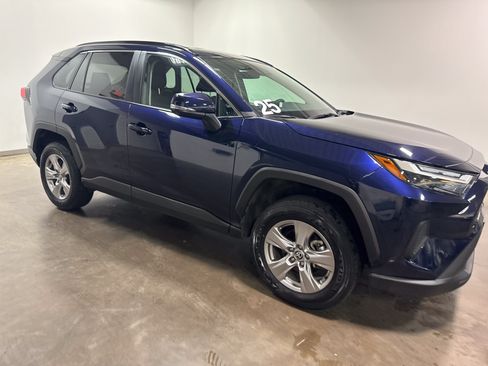 Used 2025 Toyota RAV4 XLE AWD/4WD image 2