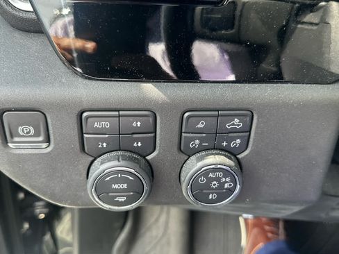 Used 2024 Chevrolet Silverado 2500 LTZ RWD image 5