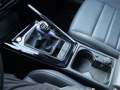 Certified 2024 Volkswagen Golf R image 29