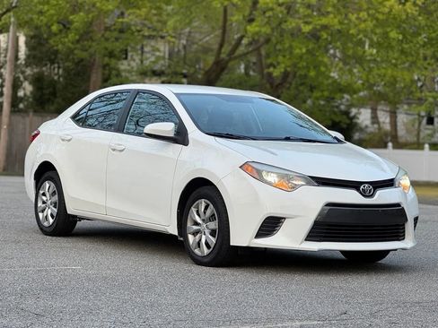 Used 2016 Toyota Corolla LE FWD image 2