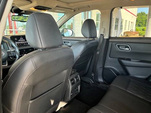 Used 2021 Nissan Rogue Platinum AWD/4WD image 16
