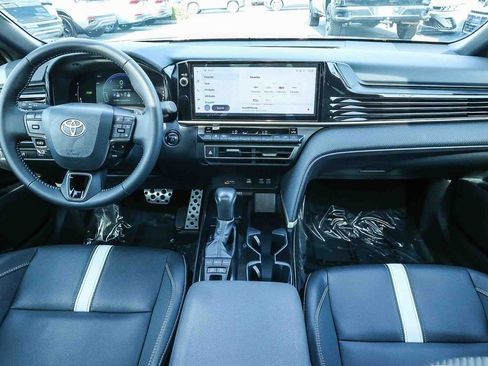 Used 2025 Toyota Camry SE image 19