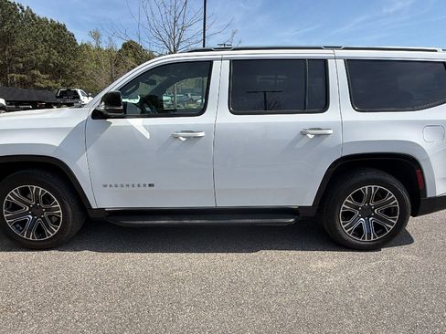Used 2024 Jeep Wagoneer 4WD w/ Premium Group I image 11