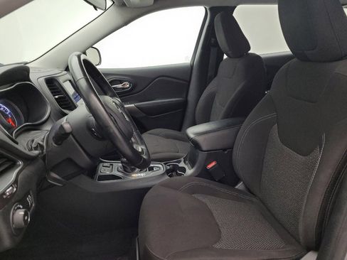 Used 2019 Jeep Cherokee Latitude w/ Cold Weather Group FWD image 17