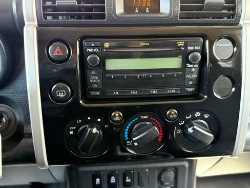 Used 2010 Toyota FJ Cruiser 4WD image 20