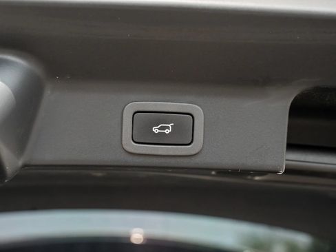 Used 2017 Jaguar F-PACE Premium AWD/4WD image 11