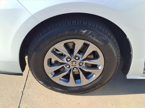 Certified 2024 Toyota Sienna XLE image 17