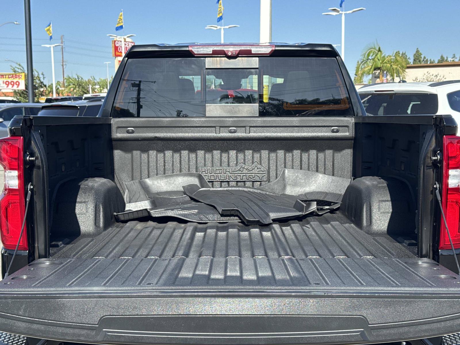Used 2022 Chevrolet Silverado 1500 High Country w/ Technology Package AWD/4WD image 29