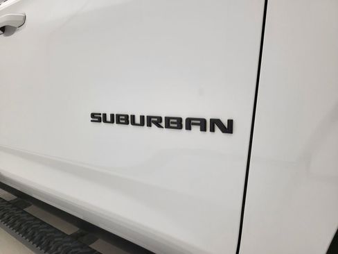 Used 2024 Chevrolet Suburban Z71 w/ Luxury Package AWD/4WD image 38