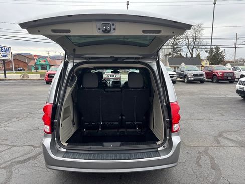 Used 2019 Dodge Grand Caravan SXT image 22