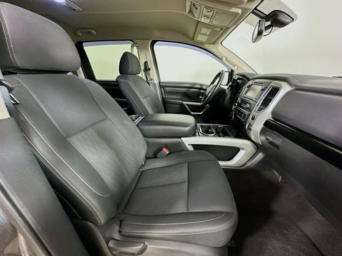 Used 2019 Nissan Titan SV w/ SV Convenience Package AWD/4WD image 40