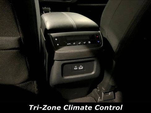 Used 2025 Nissan Pathfinder SV AWD/4WD image 10