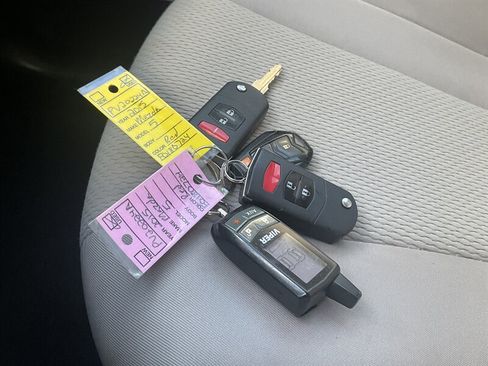 Used 2015 MAZDA MAZDA5 Sport image 18