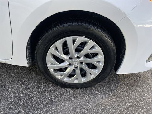 Used 2019 Toyota Corolla LE image 11